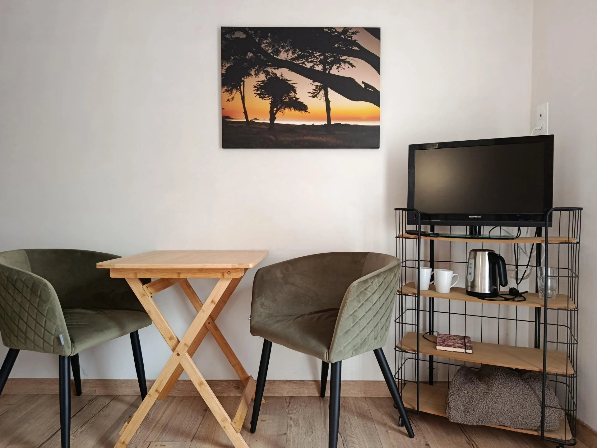 Coin repas tv fauteuil